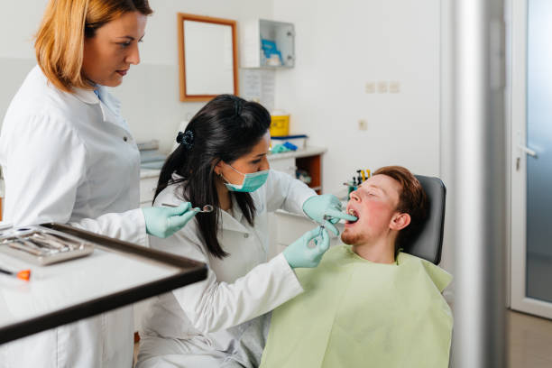 Best Emergency Tooth Extraction in Somerset, TX